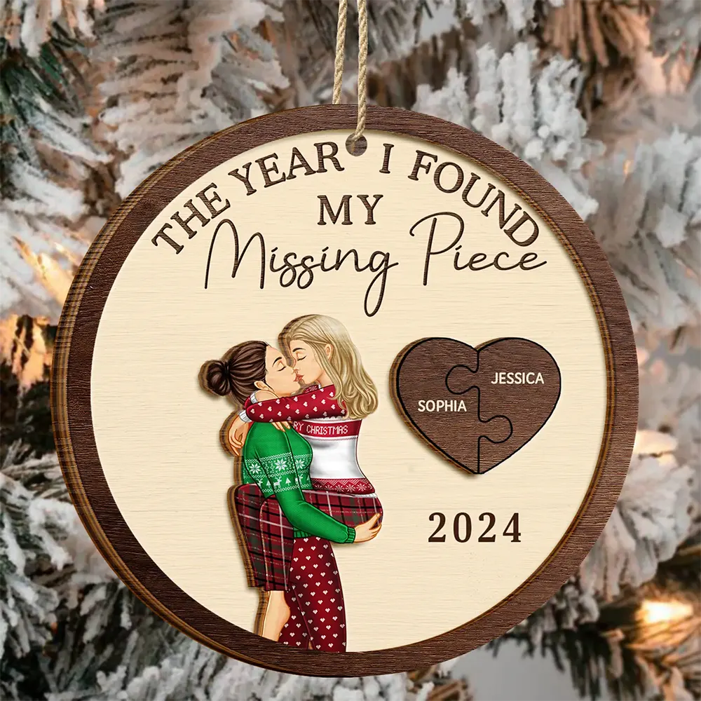 The Year I Found My Missing Piece Kissing Couples Same Gender - Personalized 2-Layered Wooden Ornament