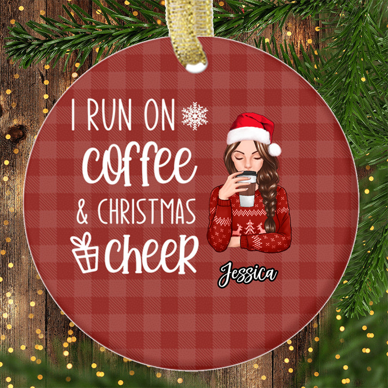 Run On Coffee &amp; Christmas Cheer パーソナライズド オーナメント