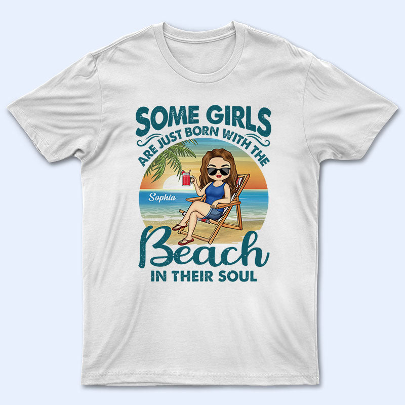 一部の女の子は生まれたばかりで、魂の中にビーチがあり、ちびガール - 女性へのギフト - パーソナライズされたカスタム T シャツ