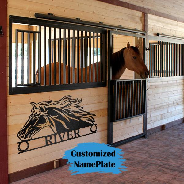 馬の名前のモノグラム パーソナライズされた馬のメタルサイン、新築祝いのギフト、農家の装飾メタルウォールアート