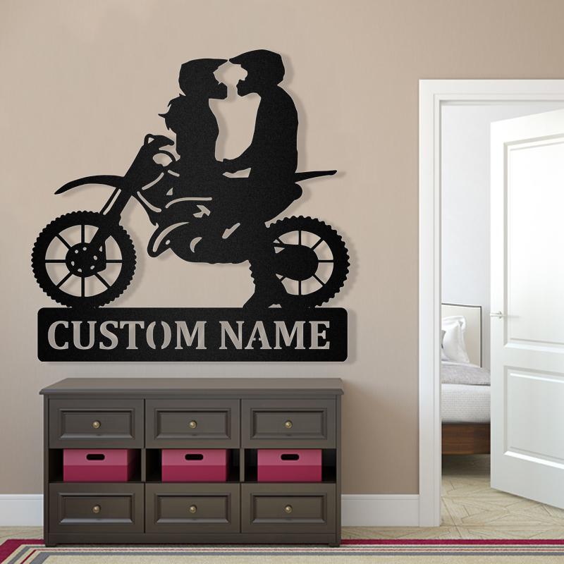 オートバイの土のバイクのカップルの金属の壁の芸術、オートバイのカップル、オートバイの金属の印