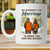 婚活を中断して狩猟の季節を迎えるカップル 名入れマグカップ（両面印刷）