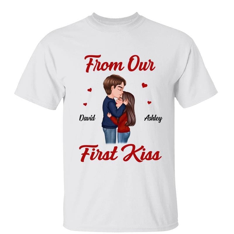 私たちの最初のキス人形のカップルからバレンタインデーのギフトパーソナライズされたマッチングシャツ