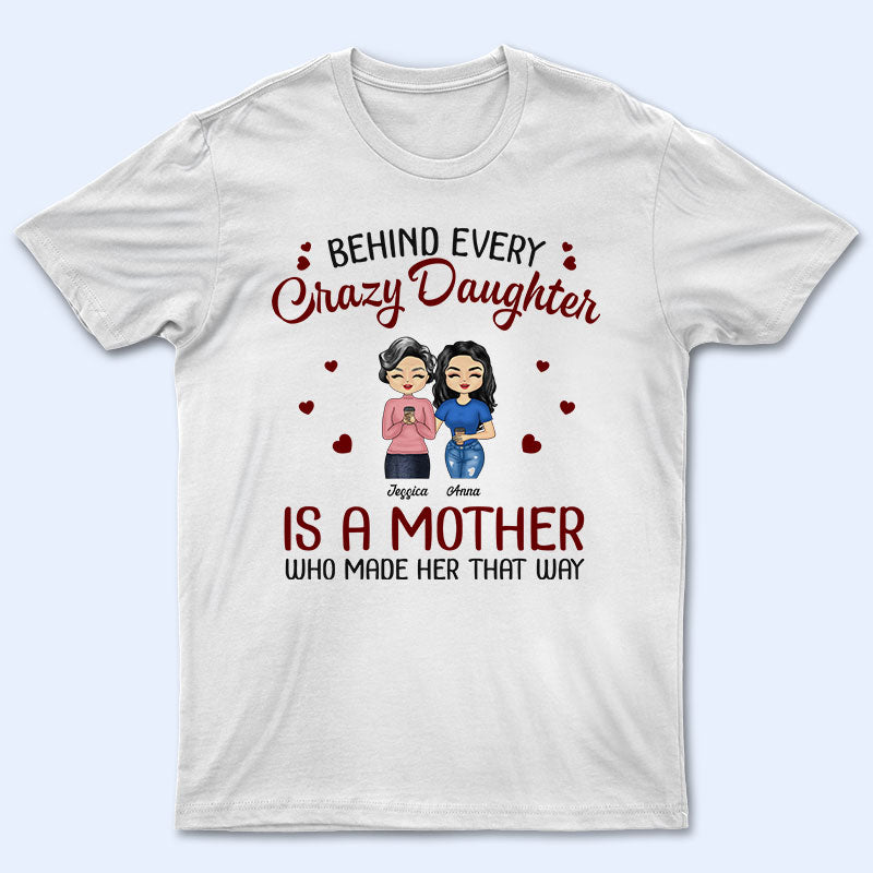 Behind Every Crazy Daughter Is A Mother - 家族へのギフト - パーソナライズされたカスタム T シャツ