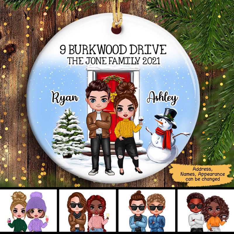 Couple At Front Door Personalized Circle Ornament