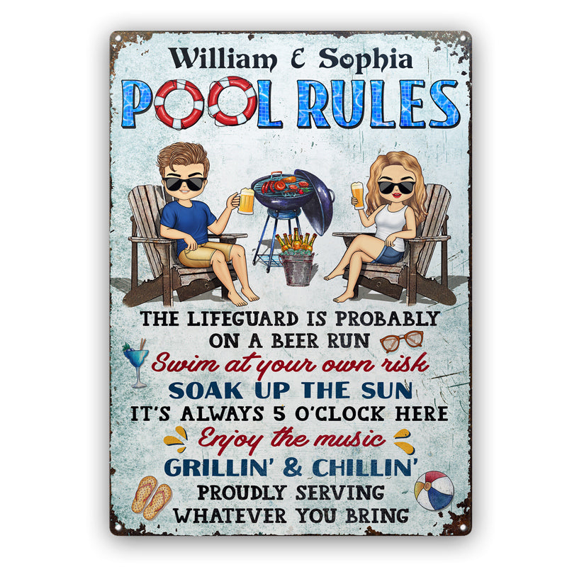 Pool Rules Swim At Your Own Risk Grilling Couple Husband Wife Chibi - Backyard Sign - パーソナライズされたカスタムクラシックメタルサイン