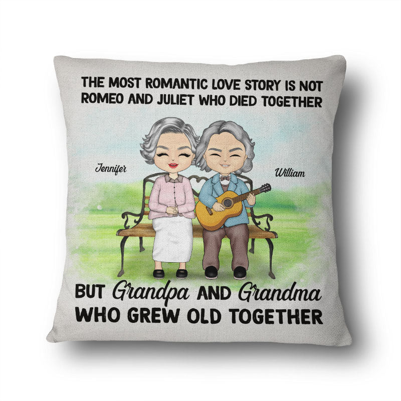 最もロマンチックなラブ ストーリー - シニア カップルや祖父母へのギフト - パーソナライズされたカスタム枕