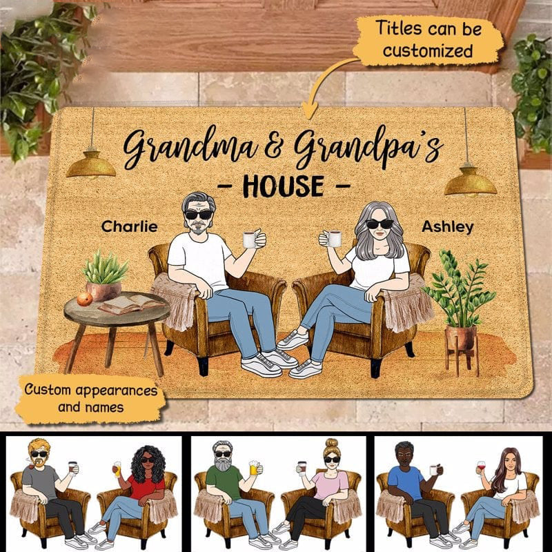正面図 おばあちゃん おじいちゃん 祖父母 座っている家 個人化された玄関マット