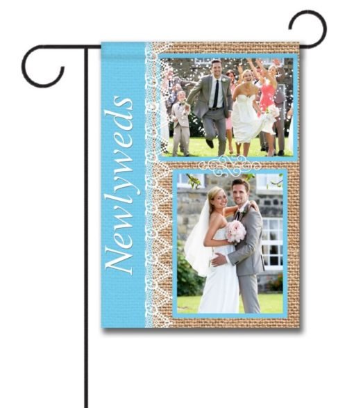 新婚夫婦 - パーソナライズされた写真 - 結婚式の庭と家の旗