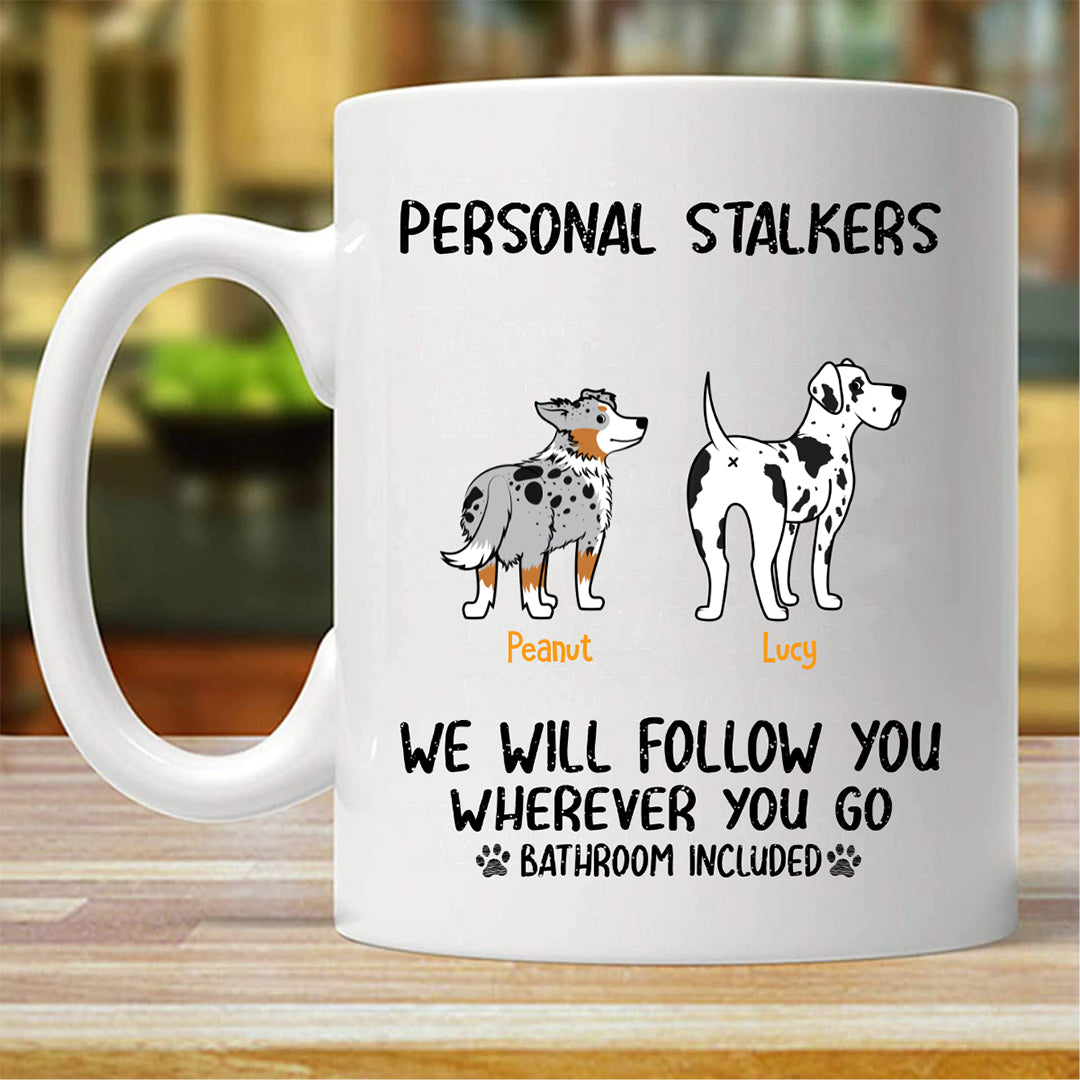 Personal Stalkers Wiggle Butt Dog 名入れマグカップ (両面印刷)