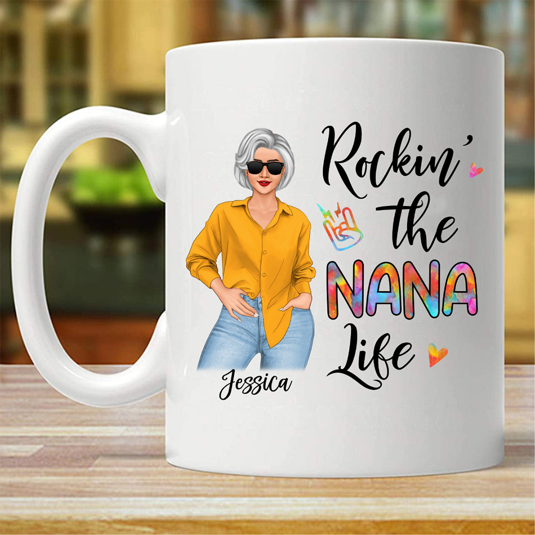 Rockin' Grandma Life Posing Nana 名入れマグカップ (両面印刷)