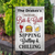 カスタマイズされた名前の裏庭の棒およびグリルのSipping Grilling &amp; Chillingの庭の旗No.TZ8WVH